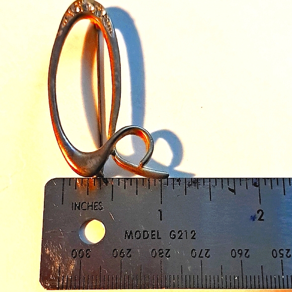 Elegant Gold Brooch with Rhinestones - Picture 8 of 8